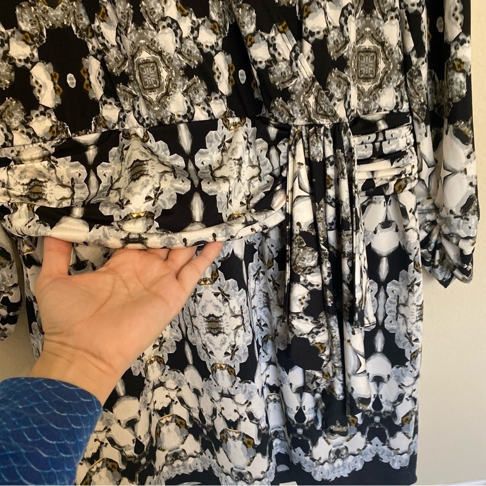 Vintage CACHE Geometric Jewel Black White Gray Print Drape Dress Size M Cocktail - Picture 9 of 16